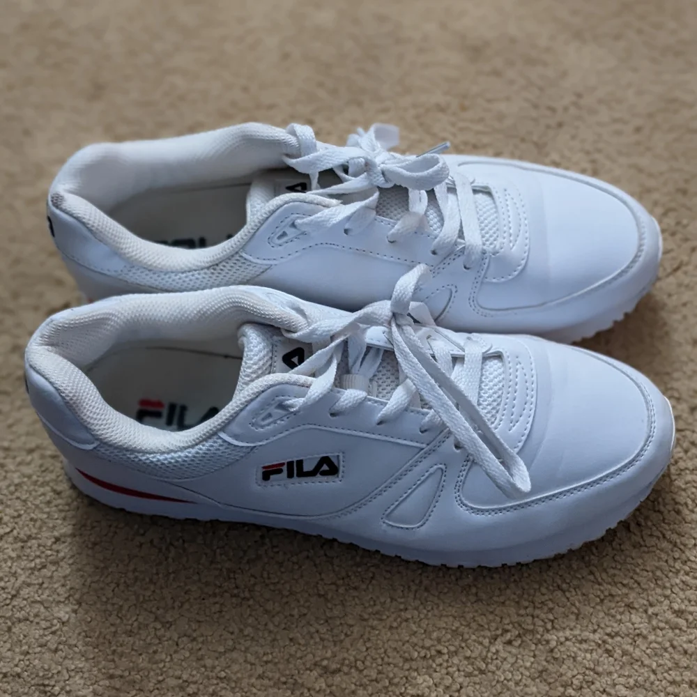 Fila  Machu White Casual Sneakers Size 9.5
